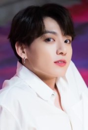 Jungkook_for_Dispatch__Boy_With_Luv__MV_behind_the_scene_shooting,_15_March_2019_07_(cropped).jpg