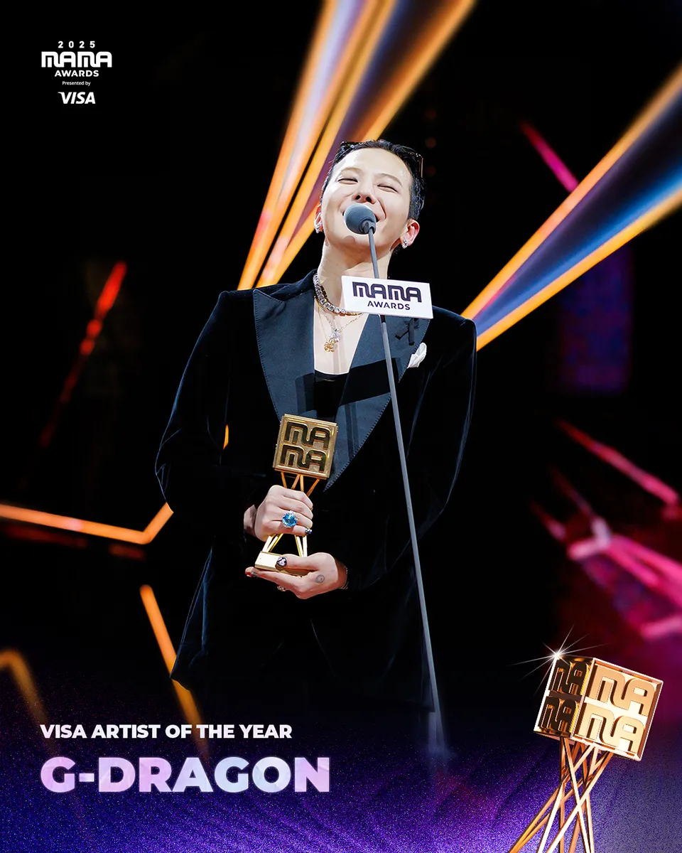 G-DRAGON wins the Artist of the Year award daesang at the 2025 MAMA Awards