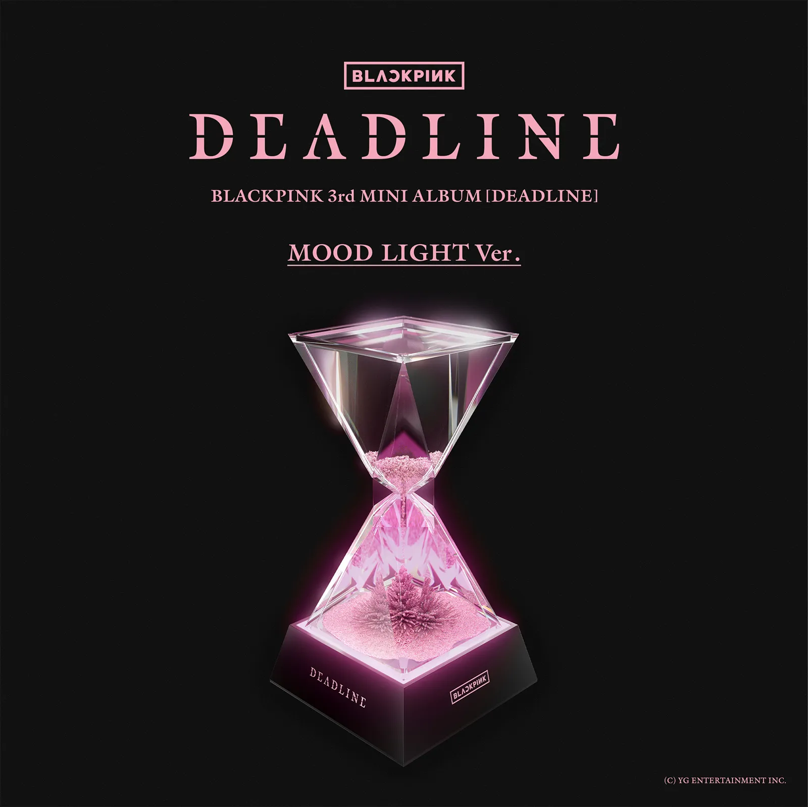 A stylized hourglass in pink and clear design, illuminated with soft lighting, with 'DEADLINE' text and 'BLACKPINK 3rd MINI ALBUM [DEADLINE] MOOD LIGHT Ver.' displayed at the top.